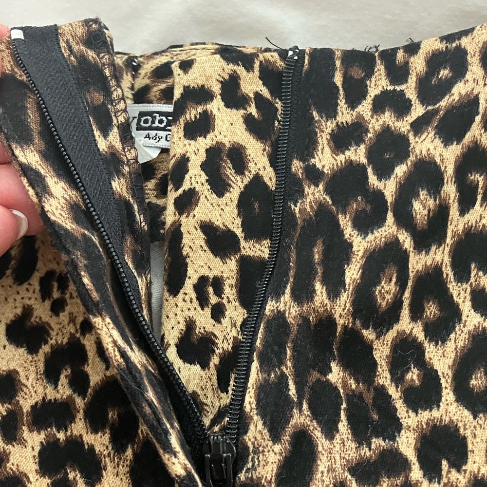 Necessary Objects Essential Leopard Print Cropped… - image 4